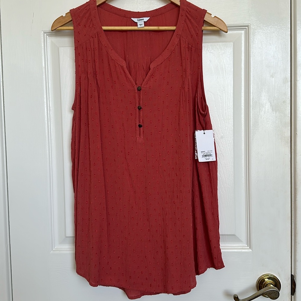 NWT. Sleeveless Sonoma shirt.  Large.  Color on tag says antique berry.